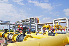 Oil prices strengthen after morning scare