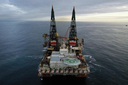 Heerema removes Shell's Goldeneye platform in UK North Sea